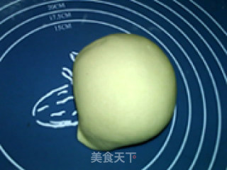 双色馒头第四磕：反卷黑芝麻双色馒头的做法步骤：4
