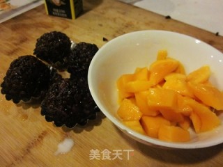 懒人版芒果白雪黑糯米甜甜的做法步骤：2