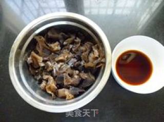 爽脆可口的凉拌黑木耳的做法步骤：5