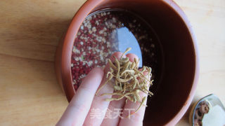 夏季除湿健脾的好帮手——{红豆薏仁水}的做法步骤：3