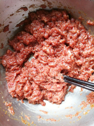 多汁香芹牛肉煎饺的做法步骤：4
