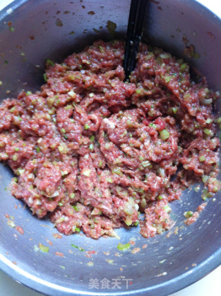 多汁香芹牛肉煎饺的做法步骤：5