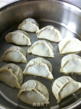 多汁香芹牛肉煎饺的做法步骤：9