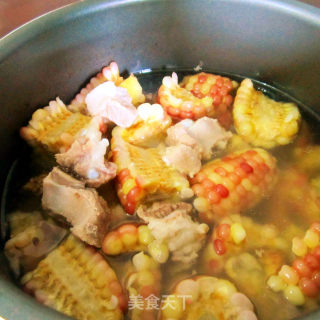 玉米排骨汤－－－粗粮细吃提高营养的做法步骤：5