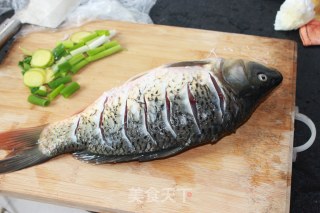 酱烧鲤鱼的做法步骤：1