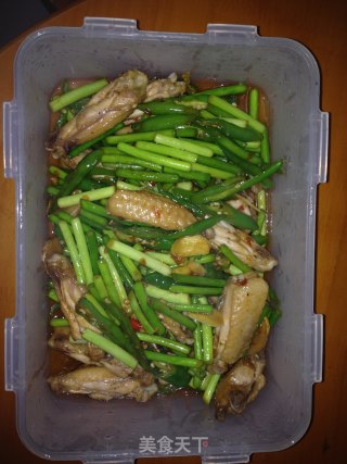 蒜苔香辣鸡翅的做法步骤：8