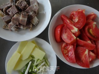 西红柿炖牛腩的做法步骤：3