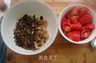 陕西风味的-【西红柿鸡蛋臊子】的做法步骤：2