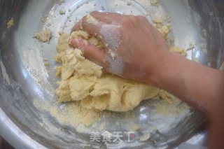 【玉米豆沙黄金大饼】的做法步骤：2