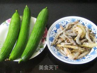 丝瓜干煸杂虾的做法步骤：1
