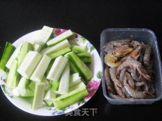 丝瓜干煸杂虾的做法步骤：2
