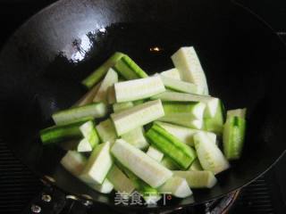 丝瓜干煸杂虾的做法步骤：3