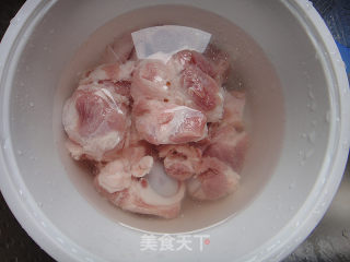 黄豆玉米炖蹄髈的做法步骤：2