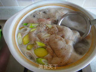 黄豆玉米炖蹄髈的做法步骤：4