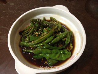 醋溜虎皮尖椒的做法步骤：2