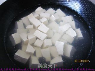 老干妈辣酱豆腐的做法步骤：1