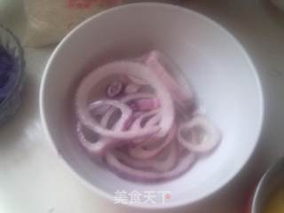 炸洋葱圈的做法步骤：1