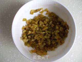 夏季爽口下饭菜——榨菜皮蛋拌豆腐的做法步骤：2