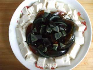 夏季爽口下饭菜——榨菜皮蛋拌豆腐的做法步骤：5