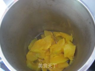 南瓜豆沙包的做法步骤：2