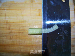 心蓝手制私房菜【双椒脆黄瓜条】——换一种人生换一种活法的做法步骤：2