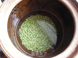 砂锅生绿豆芽的做法步骤：2