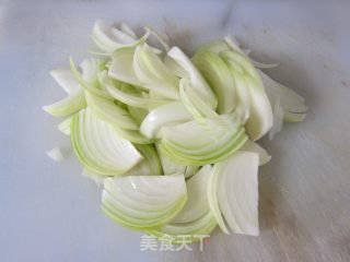 【洋葱炒蛋】“把洋葱的甜味释放出来”的做法步骤：1