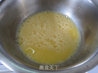 【洋葱炒蛋】“把洋葱的甜味释放出来”的做法步骤：2