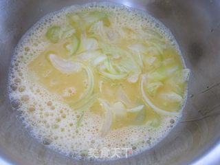【洋葱炒蛋】“把洋葱的甜味释放出来”的做法步骤：4