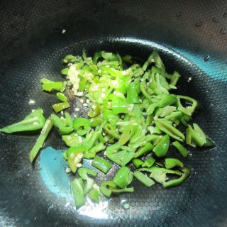 盖烧饭------微波炉加热美食的做法步骤：2