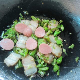 盖烧饭------微波炉加热美食的做法步骤：5