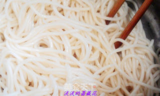 DIY---天气太热，肉碎酱冷面来一盘的做法步骤：2