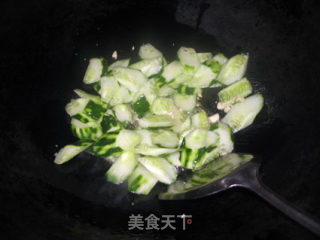 简单的减肥菜-青瓜炒木耳的做法步骤：5