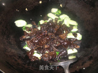 简单的减肥菜-青瓜炒木耳的做法步骤：6