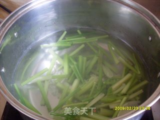 家常菜一号——凉拌芹菜的做法步骤：4