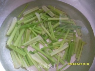 家常菜一号——凉拌芹菜的做法步骤：5