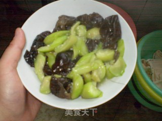 外婆做的丝瓜炒木耳的做法步骤：8