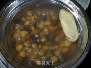 沙蚬丝瓜汤的做法步骤：2