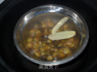 沙蚬丝瓜汤的做法步骤：3