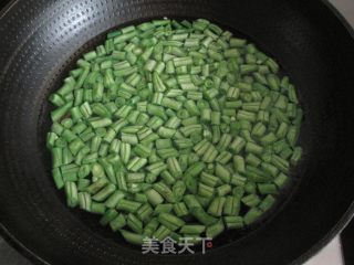 四季豆炒熟肉丁的做法步骤：3