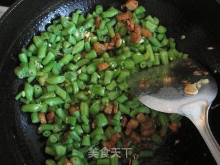 四季豆炒熟肉丁的做法步骤：8