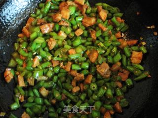 四季豆炒熟肉丁的做法步骤：10