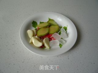 主妇独家秘制台湾经典美味--台式三杯鸡的做法步骤：3