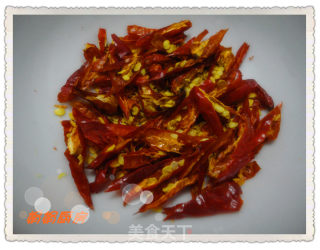 仿制黄飞红麻辣花生！-----美味看得见！的做法步骤：2