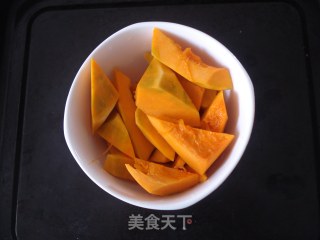 新手必学的基础面点——南瓜小馒头的做法步骤：1