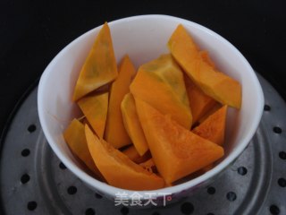 新手必学的基础面点——南瓜小馒头的做法步骤：2