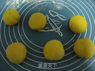 新手必学的基础面点——南瓜小馒头的做法步骤：7