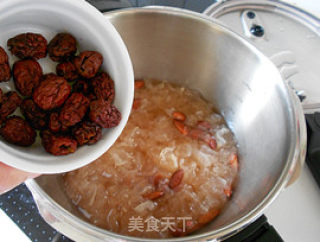 【红枣杏仁银耳羹】夏季的润肤养颜，滋阴补血益气佳品的做法步骤：8