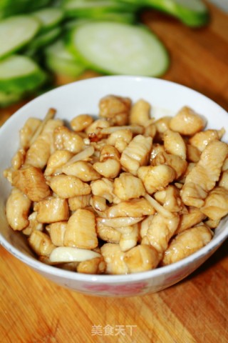 家常小炒之青豆鸡丁的做法步骤：3