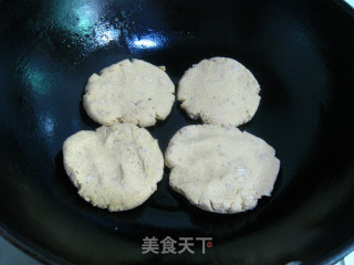 玉米面贴饼子的做法步骤：3